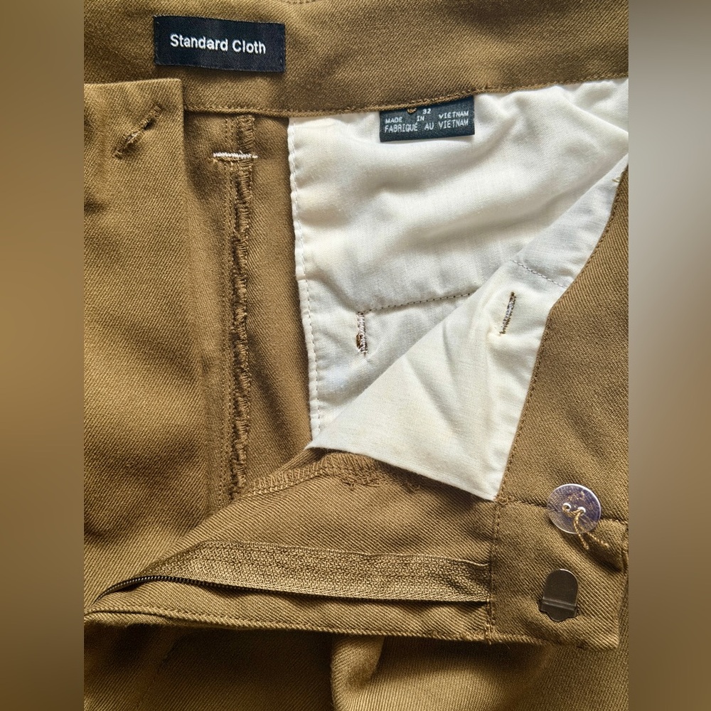 Standard Cloth Jason Relaxed Pleated Trouser Pant in Olive - Picture 5 of 6